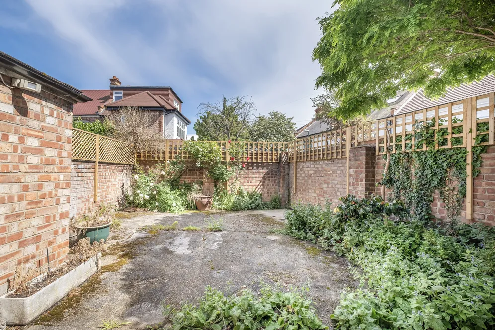 Church Avenue, London, SW14 photo 9