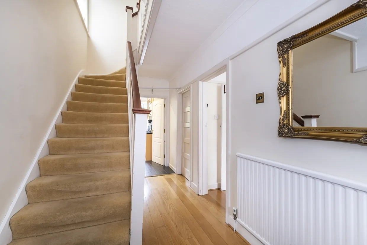 Holland Avenue London SW20 photo 2