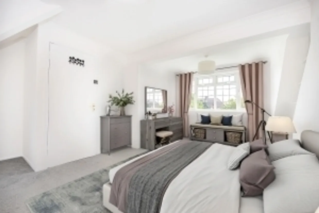 Holland Avenue London SW20 photo 4