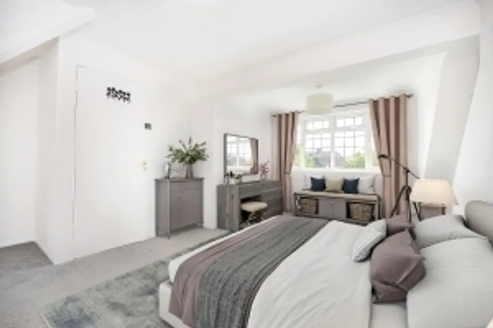 Holland Avenue London SW20 photo 4