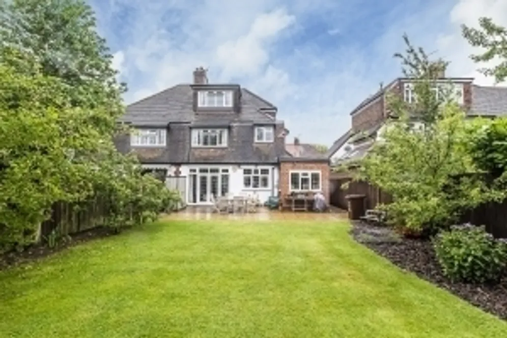Holland Avenue London SW20 photo 9