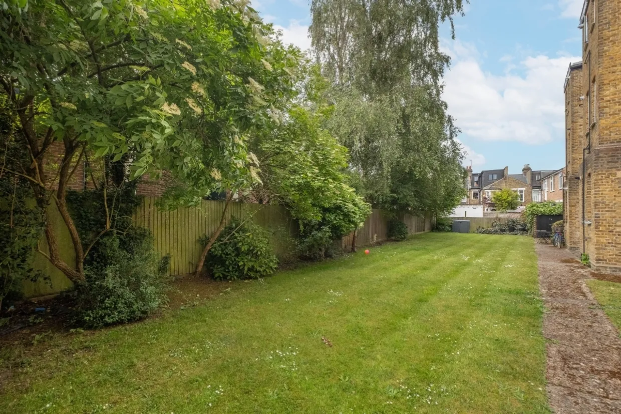 Brathway Road London SW18 photo 10