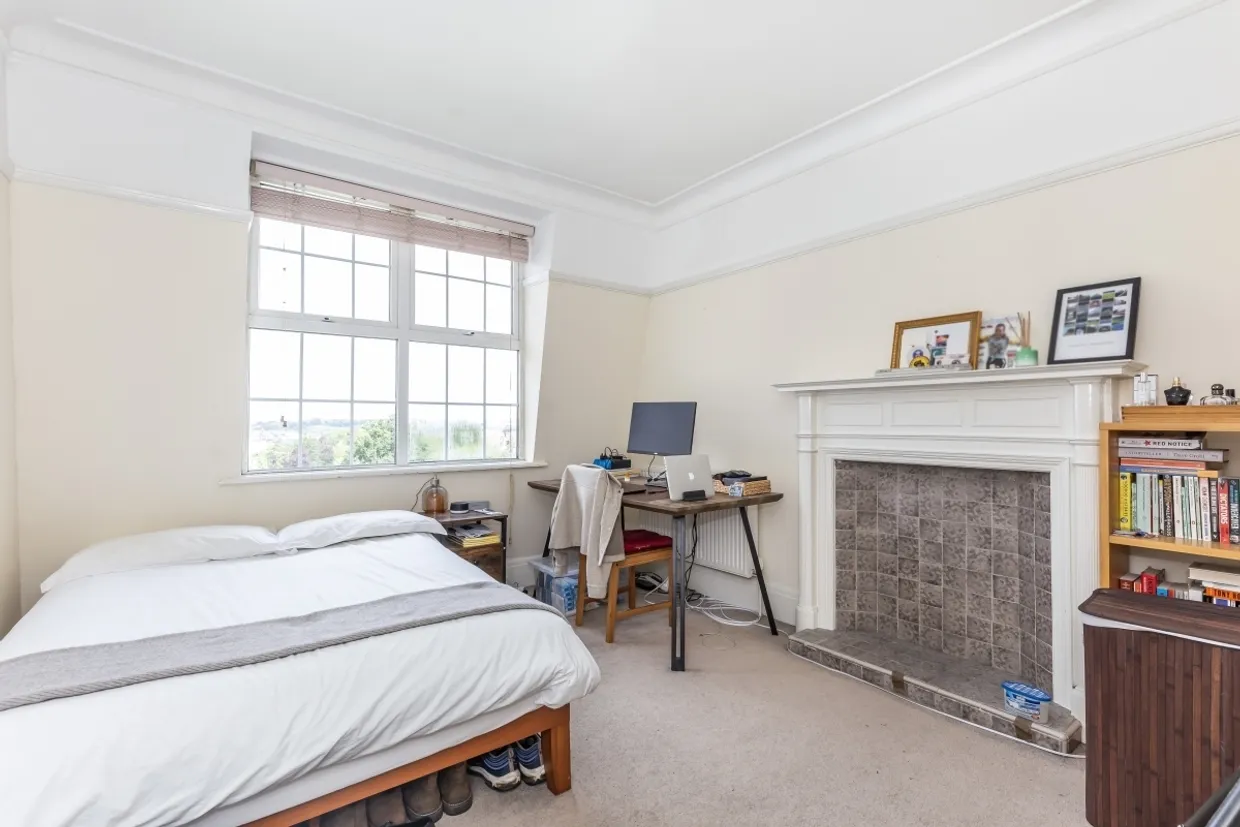 Sidmouth Road London NW2 photo 11
