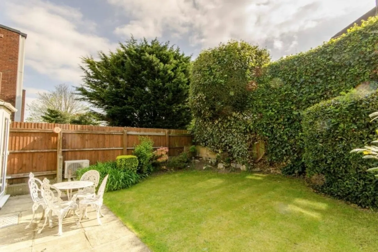 Highfield Road London NW11 photo 22