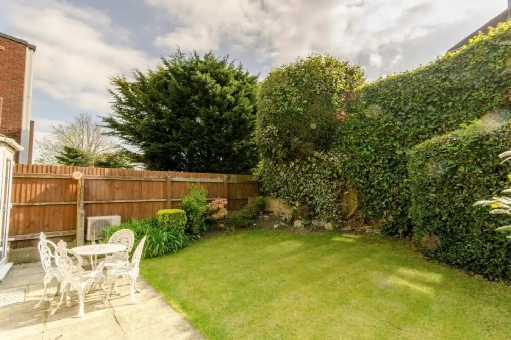 Highfield Road London NW11 photo 22
