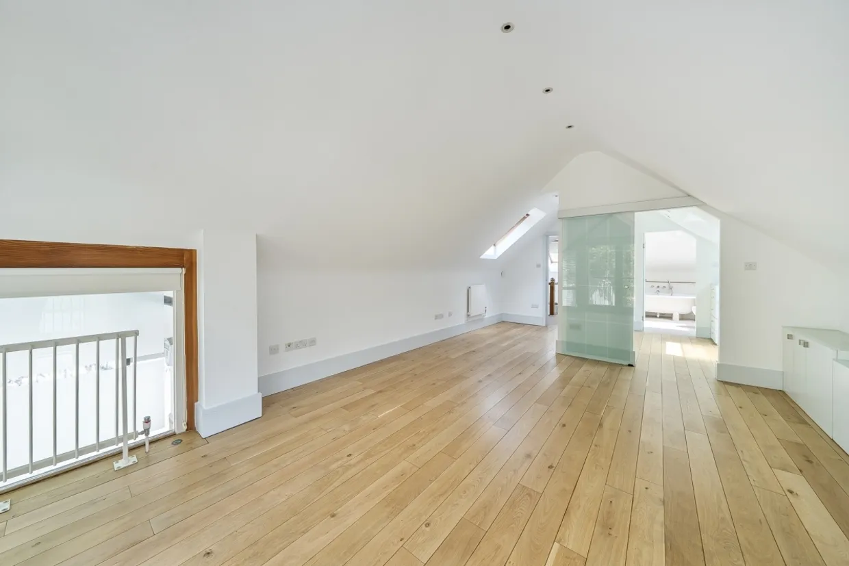 Grosvenor Gardens London N10 photo 18