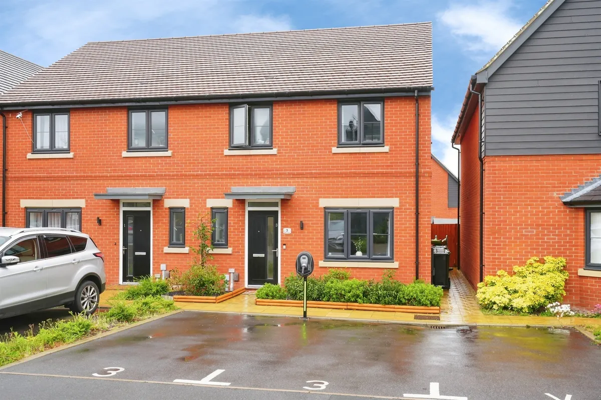 Hazel Grove, Wantage