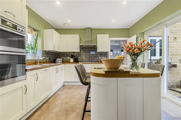 Hillfield Road, Oundle, PE8 photo 4