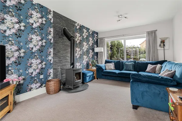 Hillfield Road, Oundle, PE8 photo 5
