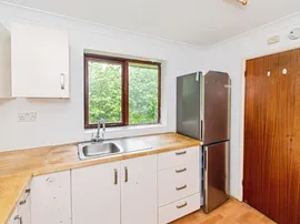 Coxford Close, SOUTHAMPTON thumb 3