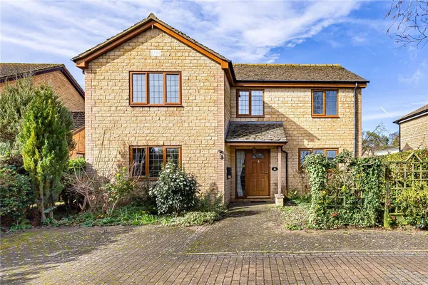 Ray Close, Oundle, PE8 photo 1