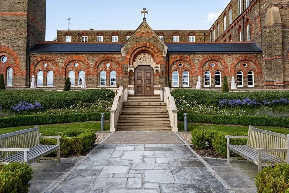Holborn Close London NW7 photo 2