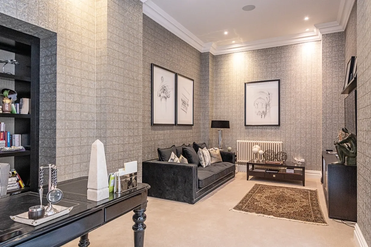 Holborn Close London NW7 photo 12