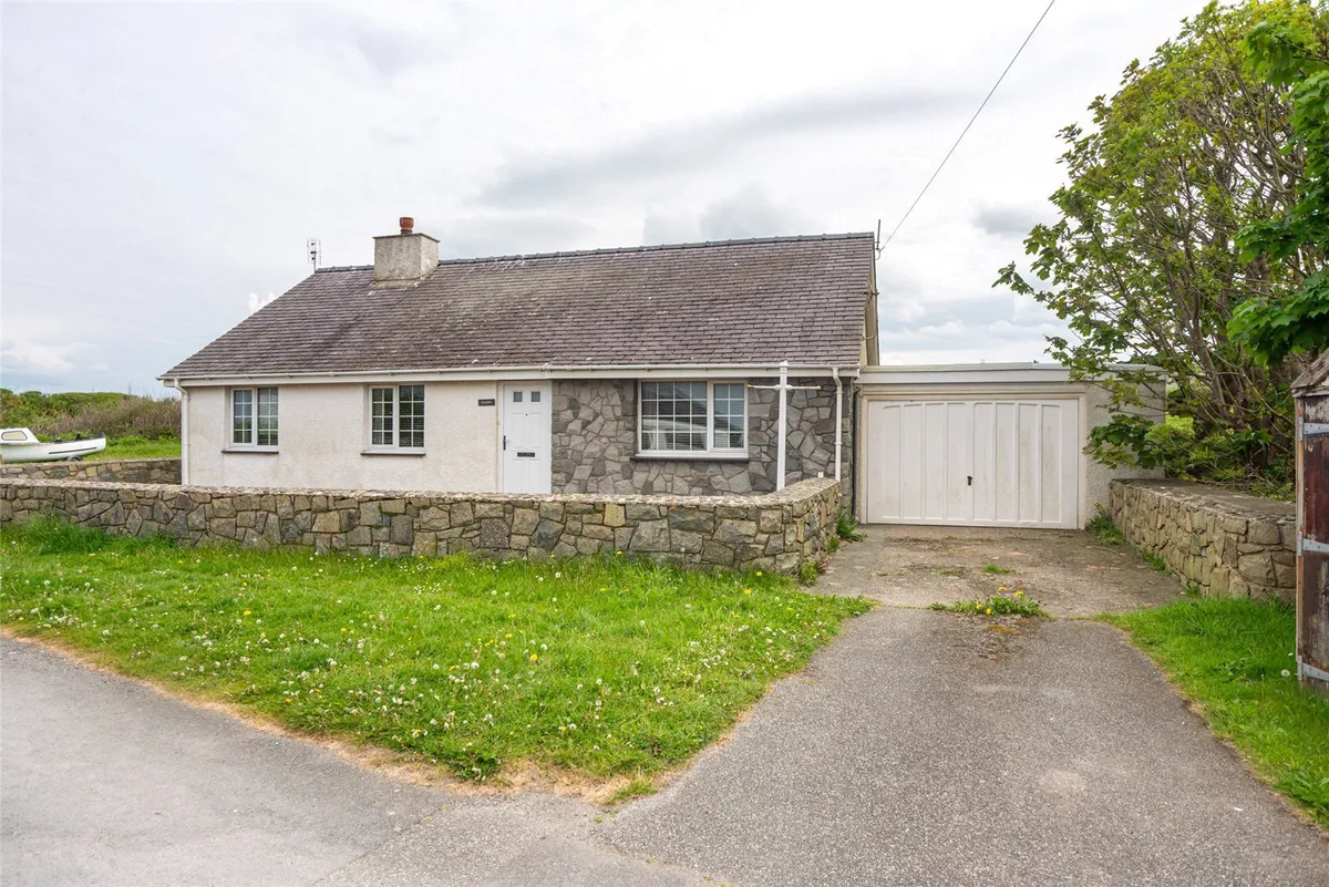 Aberdesach, Caernarfon, Gwynedd, LL54