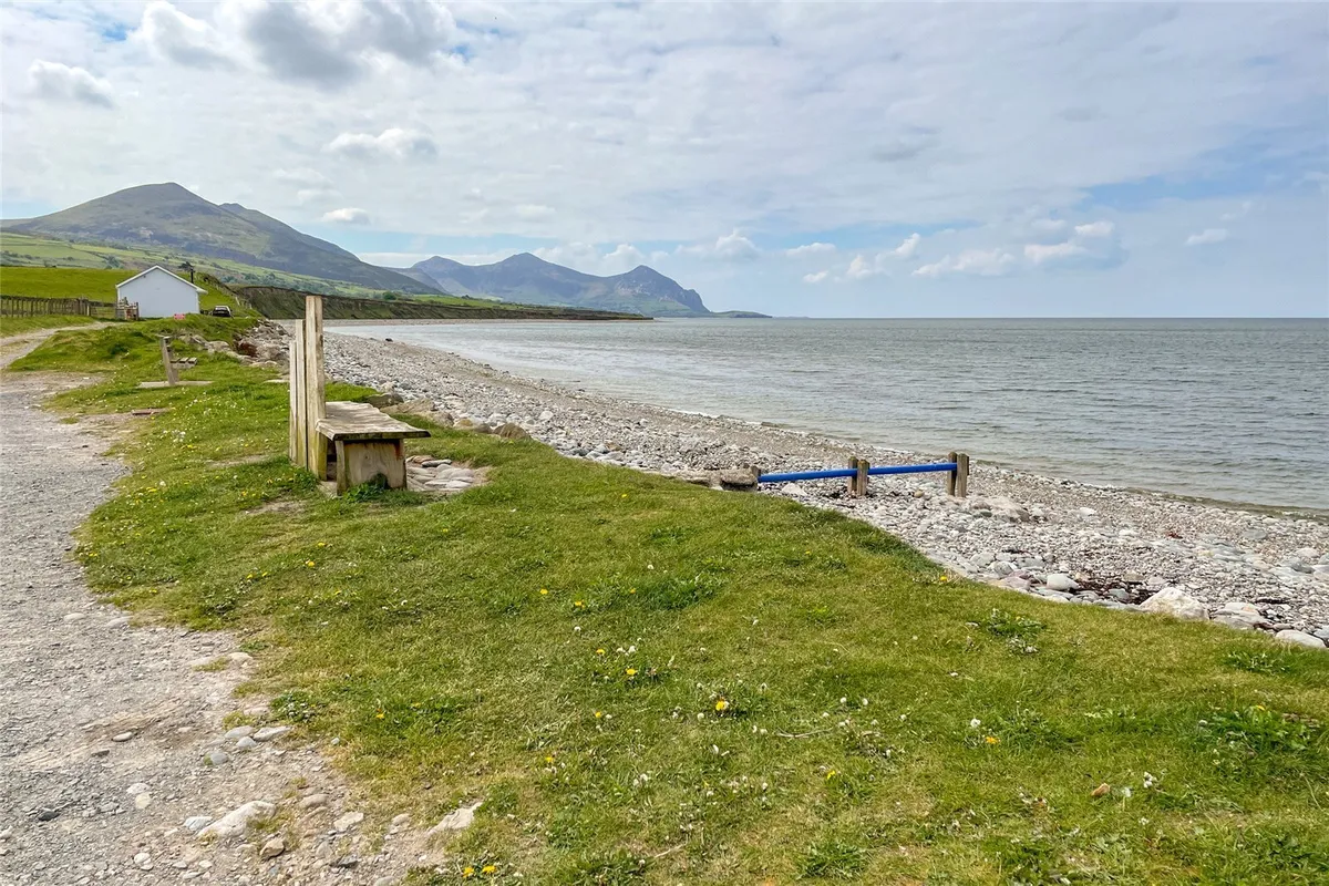 Aberdesach, Caernarfon, Gwynedd, LL54