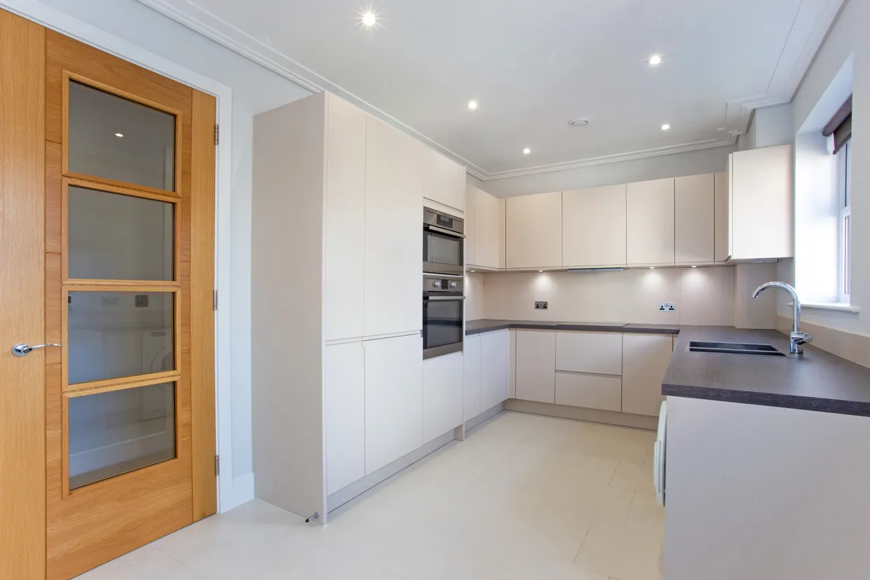 Highwood Crescent, Horsham, RH12 photo 3
