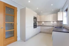 Highwood Crescent, Horsham, RH12 photo 3
