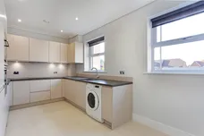 Highwood Crescent, Horsham, RH12 photo 4