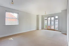 Highwood Crescent, Horsham, RH12 photo 5