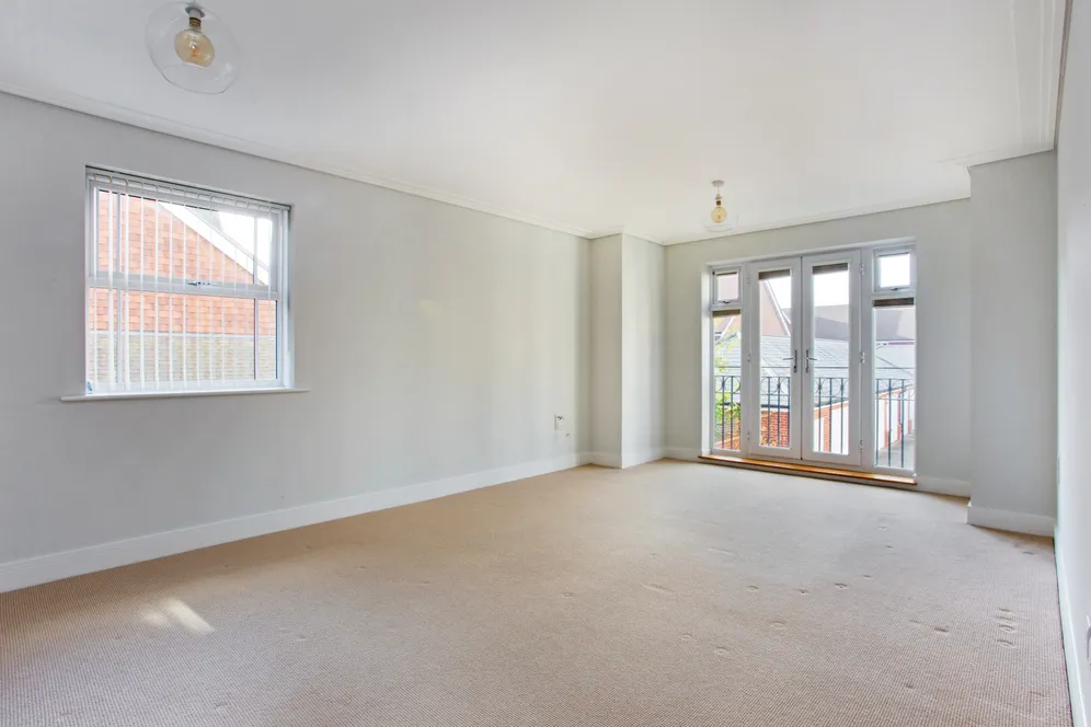Highwood Crescent, Horsham, RH12 photo 5