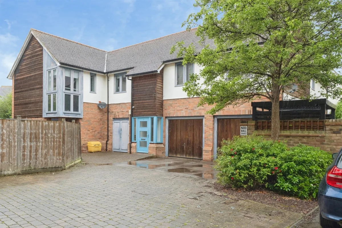 Cavan Way, Broughton, Milton Keynes
