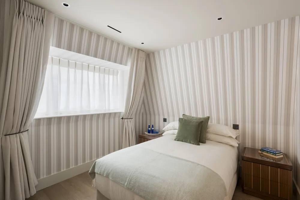 Lancelot Collection, Lancelot Place, London, SW7