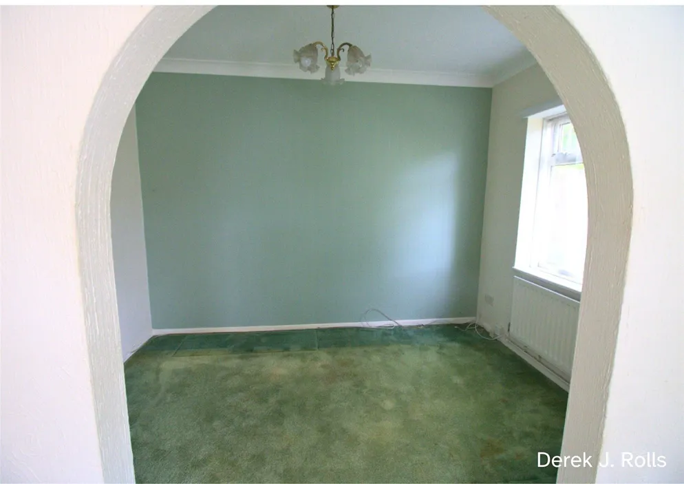 Property carousel item 6
