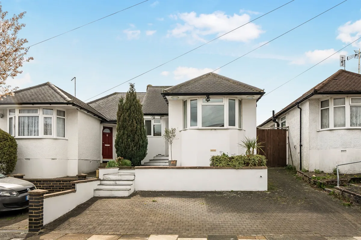 Derwent Avenue, Barnet