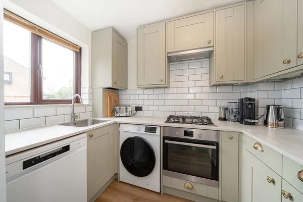 Tanners Close, Walton-On-Thames, KT12 photo 3
