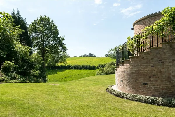 Dale Head Road, Prestbury, SK10 photo 30