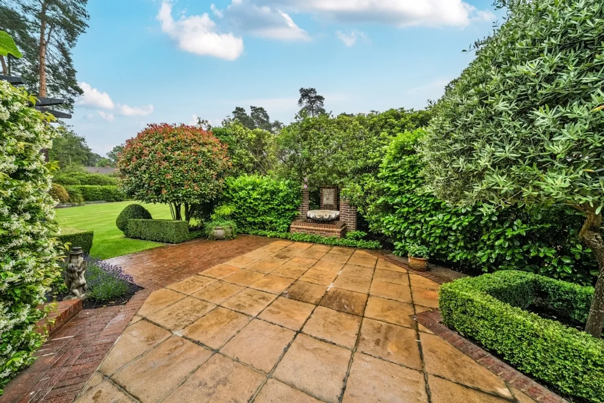 Brock Way, Virginia Water GU25 photo 21