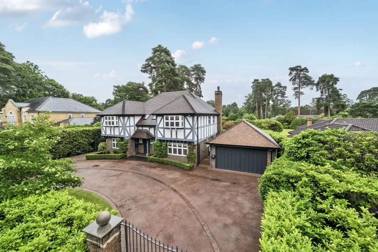 Brock Way, Virginia Water GU25 photo 22