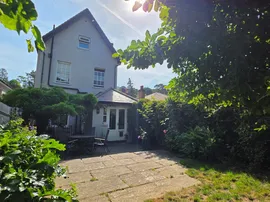 Horsham Road, Dorking thumb 3