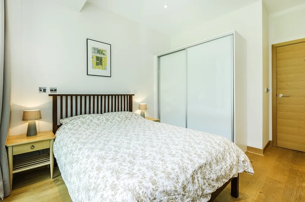 Queenstown Road London SW11 photo 9