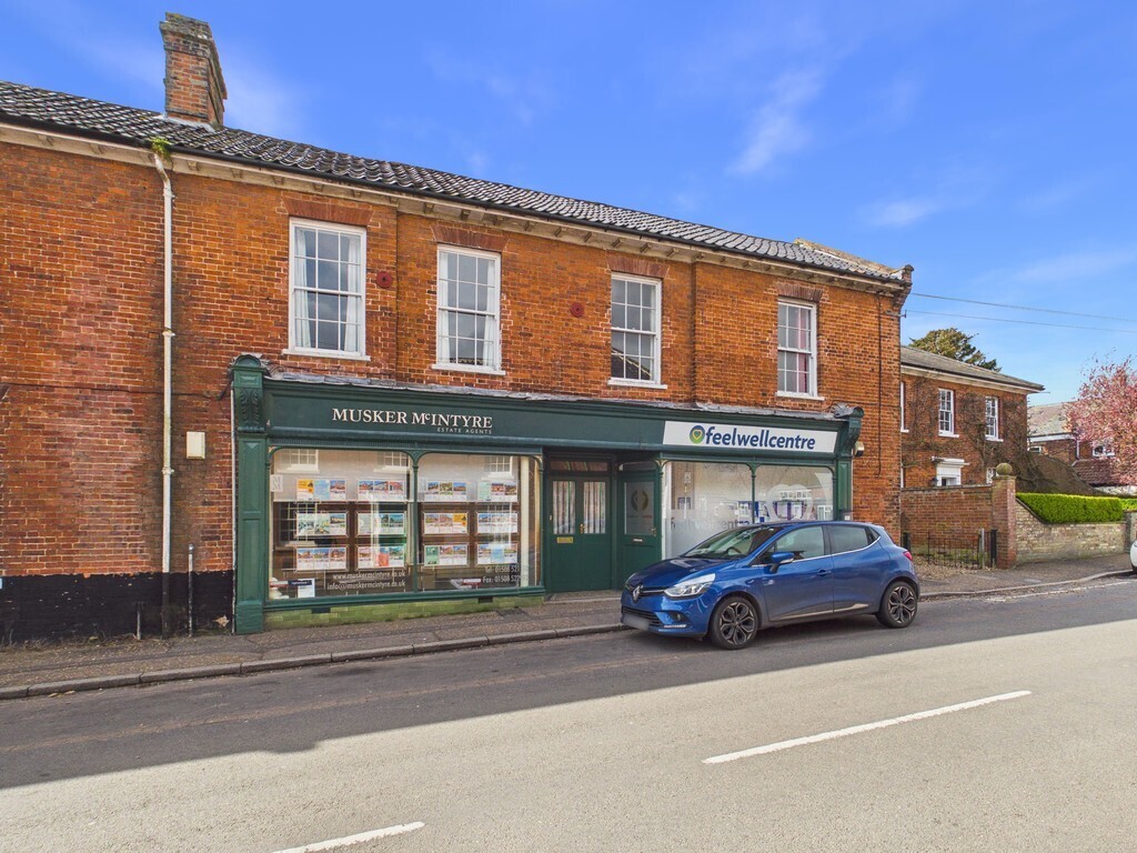 High Street, Loddon Image 11