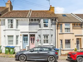 Lawes Avenue, Newhaven thumb 2