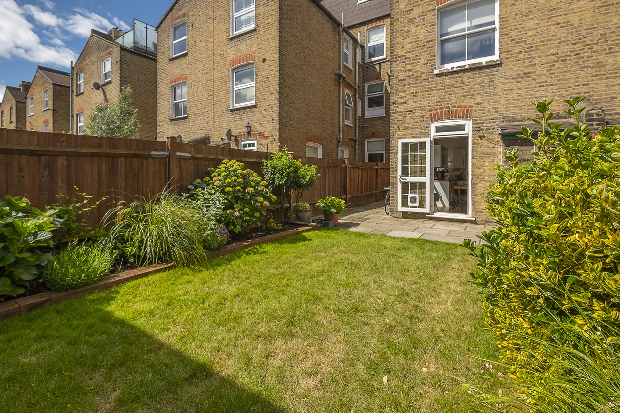 Garratt Lane, London, SW18 photo 3