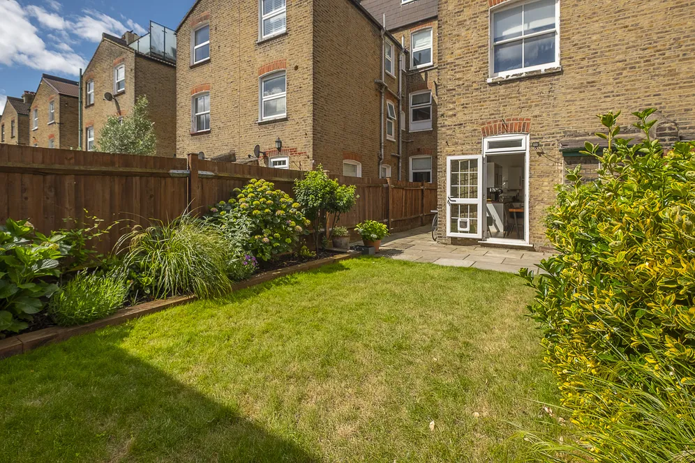 Garratt Lane, London, SW18 photo 3