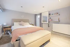 Garratt Lane, London, SW18 photo 5