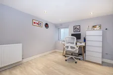 Garratt Lane, London, SW18 photo 6