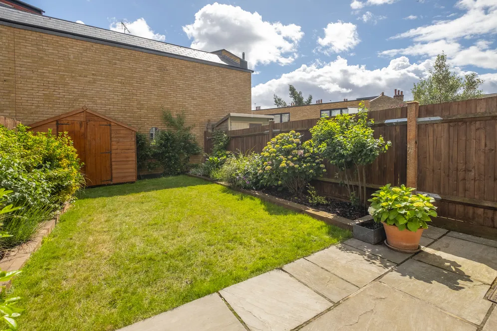Garratt Lane, London, SW18 photo 7