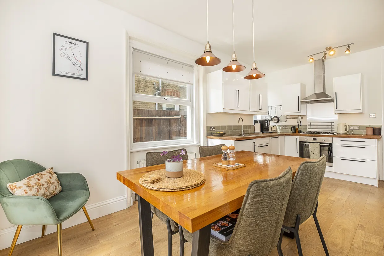 Garratt Lane, London, SW18 photo 10