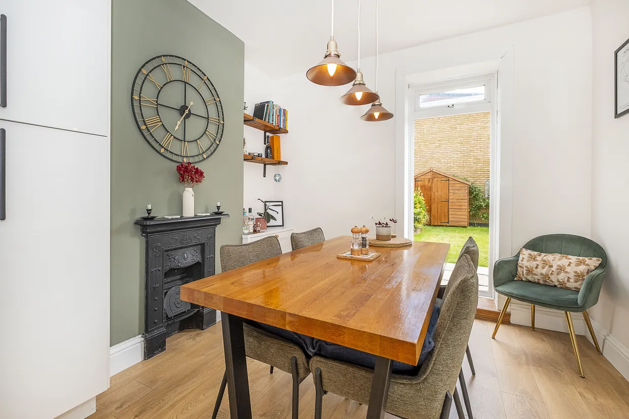 Garratt Lane, London, SW18 photo 12