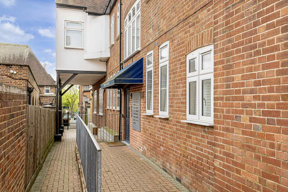 Pynnacles Close, Stanmore, HA7 photo 7
