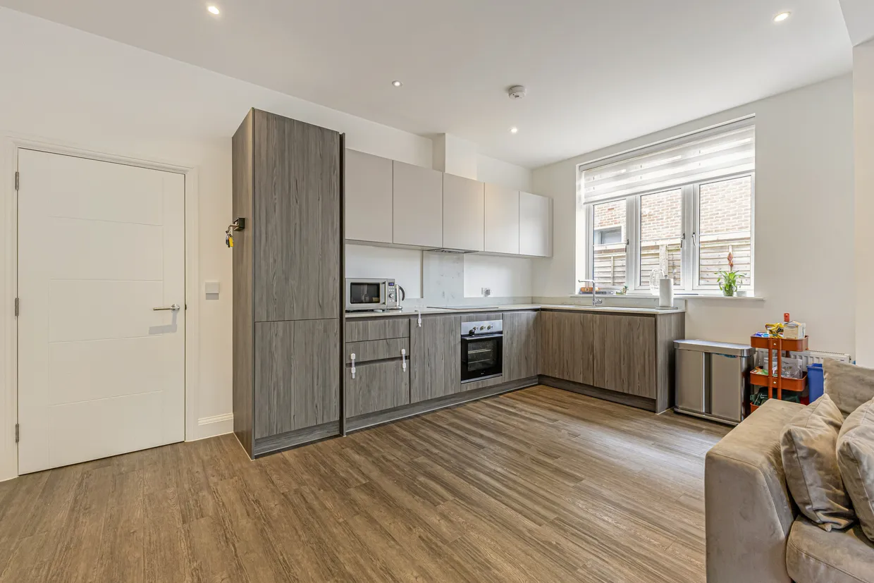 Pynnacles Close, Stanmore, HA7 photo 10