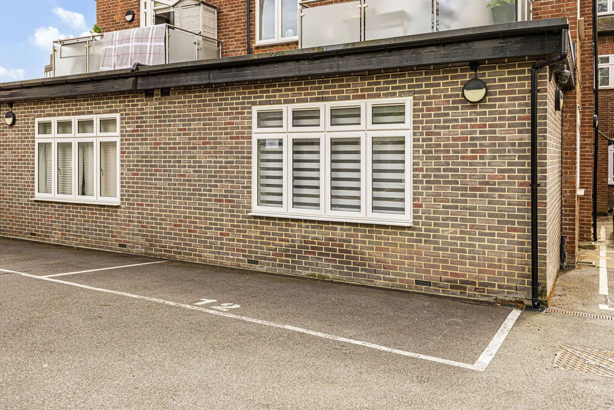 Pynnacles Close, Stanmore, HA7 photo 14