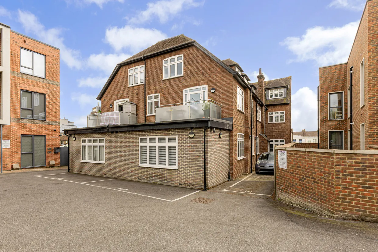 Pynnacles Close, Stanmore, HA7 photo 15