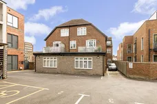 Pynnacles Close, Stanmore, HA7 photo 17
