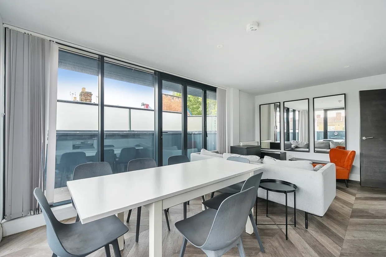 Rotherhithe Old Road, Surrey Quays, E16 photo 5