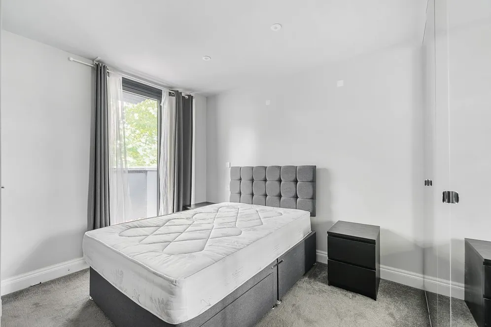 Rotherhithe Old Road, Surrey Quays, E16 photo 6